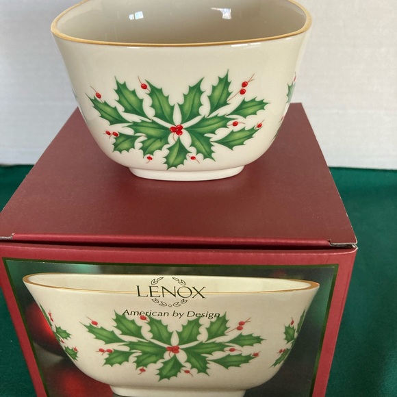 Lenox Nut Bowl with Holly and Gold Trim - Picture 3 of 6